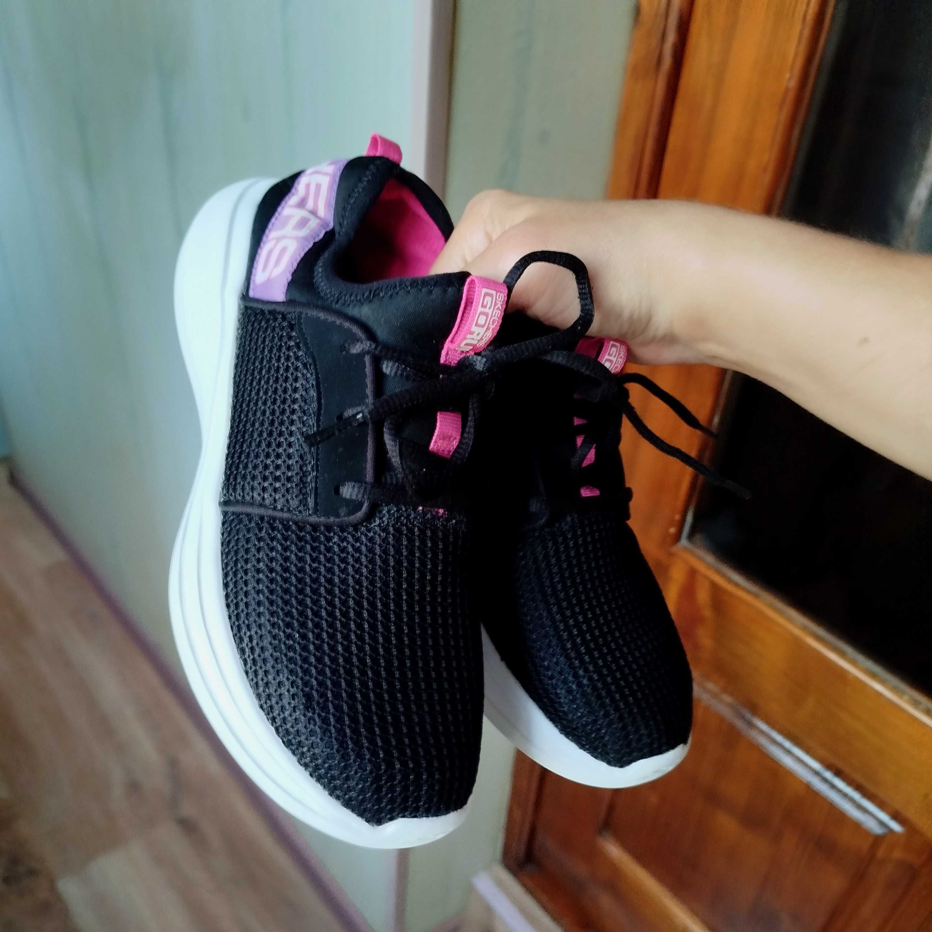 Кроссовки Оригінал Skechers GoRun Дихаючі Мякі для бігу 36р, 23см.