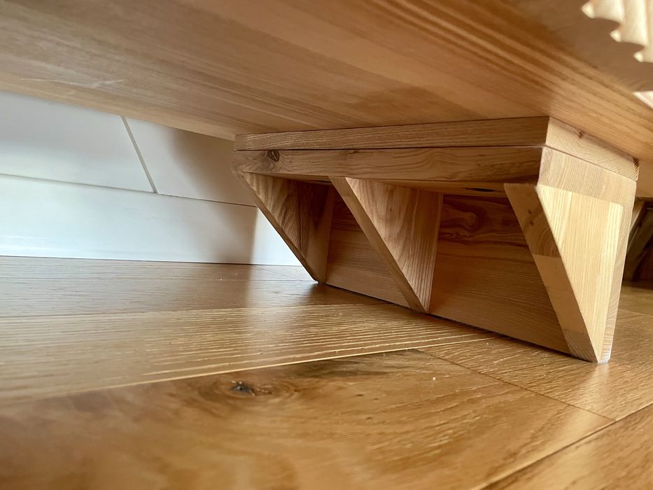 Komoda z drewna jesionowego Louis, Westwing