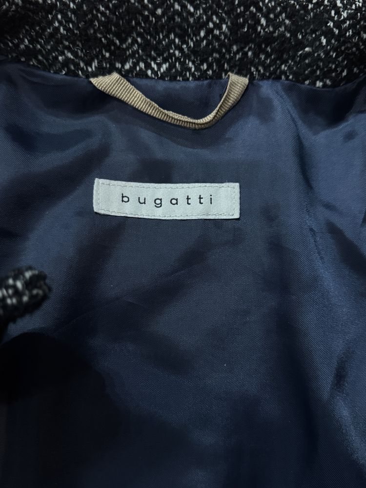 Płaszcz męski firmy Bugatti