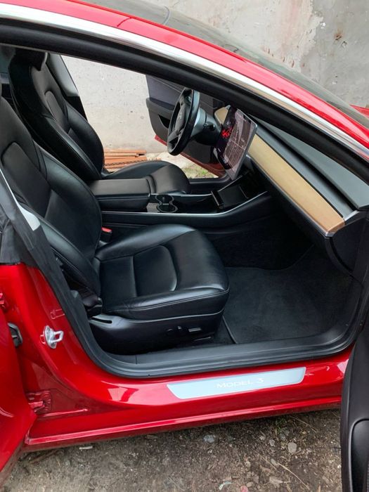 Tesla Model 3 Аренда авто Ниссан Лиф Leaf электро оренда машин