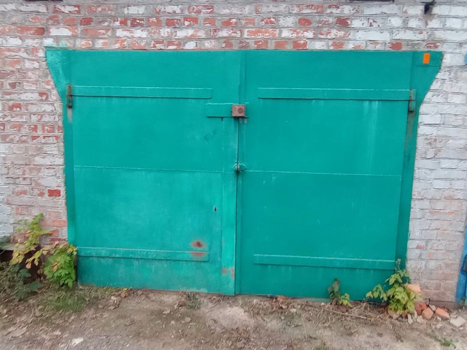 Продам  гаражі які знаходяться в районібазарної площі Селища Ладан