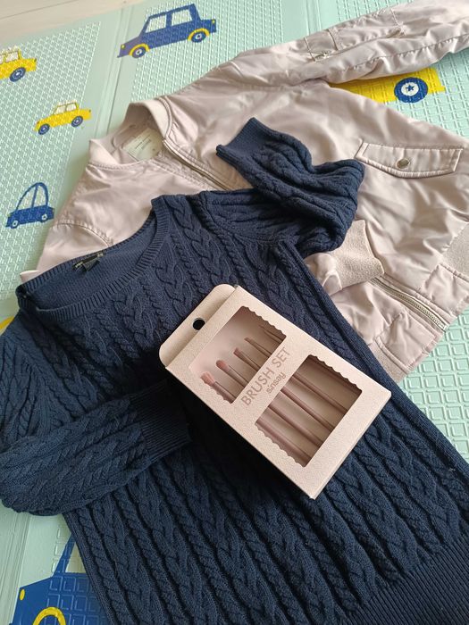 Oddam za darmo ubrania i pędzle do makijażu