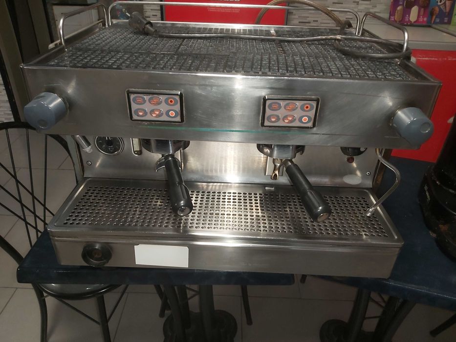 Maquina de café industrial futurmat + moinho +  Maquina de lavar loiça
