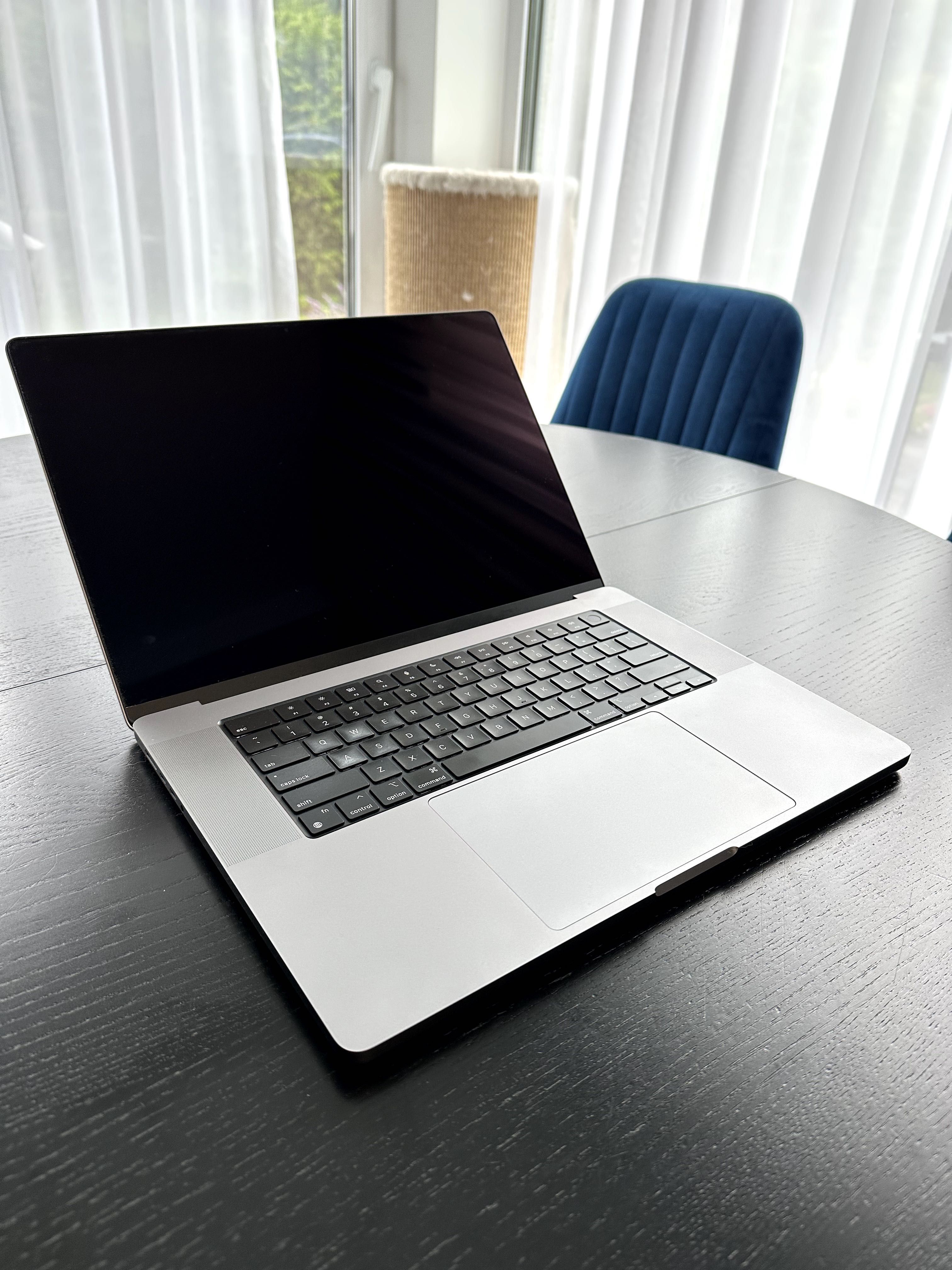 MacBook Pro 16" M1 Max/64 GB RAM/1 TB – jak nowy! 80 cykli ładowania
