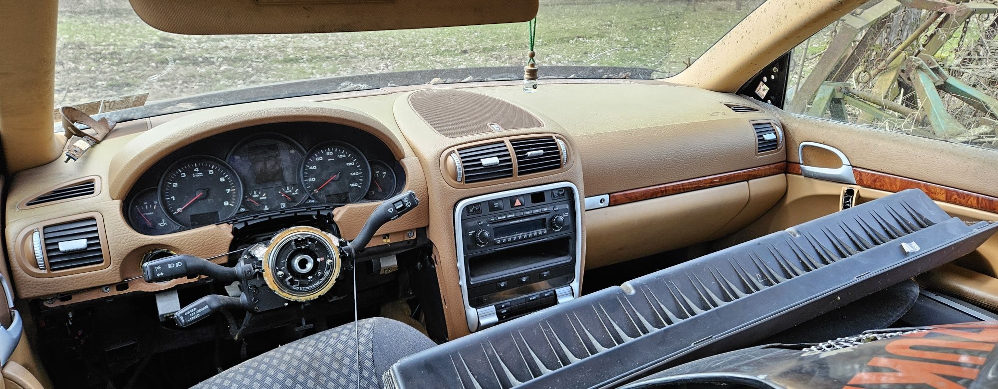 Porsche Cayenne powypadkowy na części
