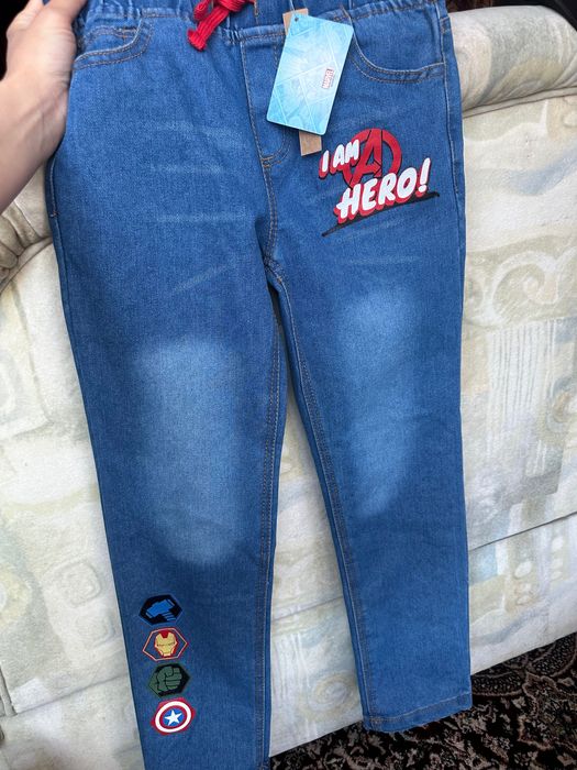 Продам джинсы pepco, 134 см с героями Marvel: халк и др
