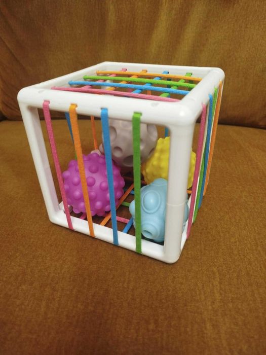 Kostka sorter z piłeczkami