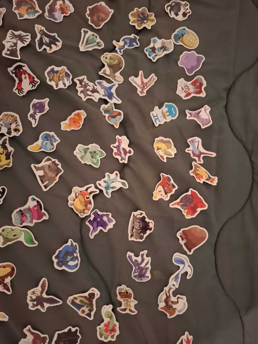 200 autocolantes Pokémon