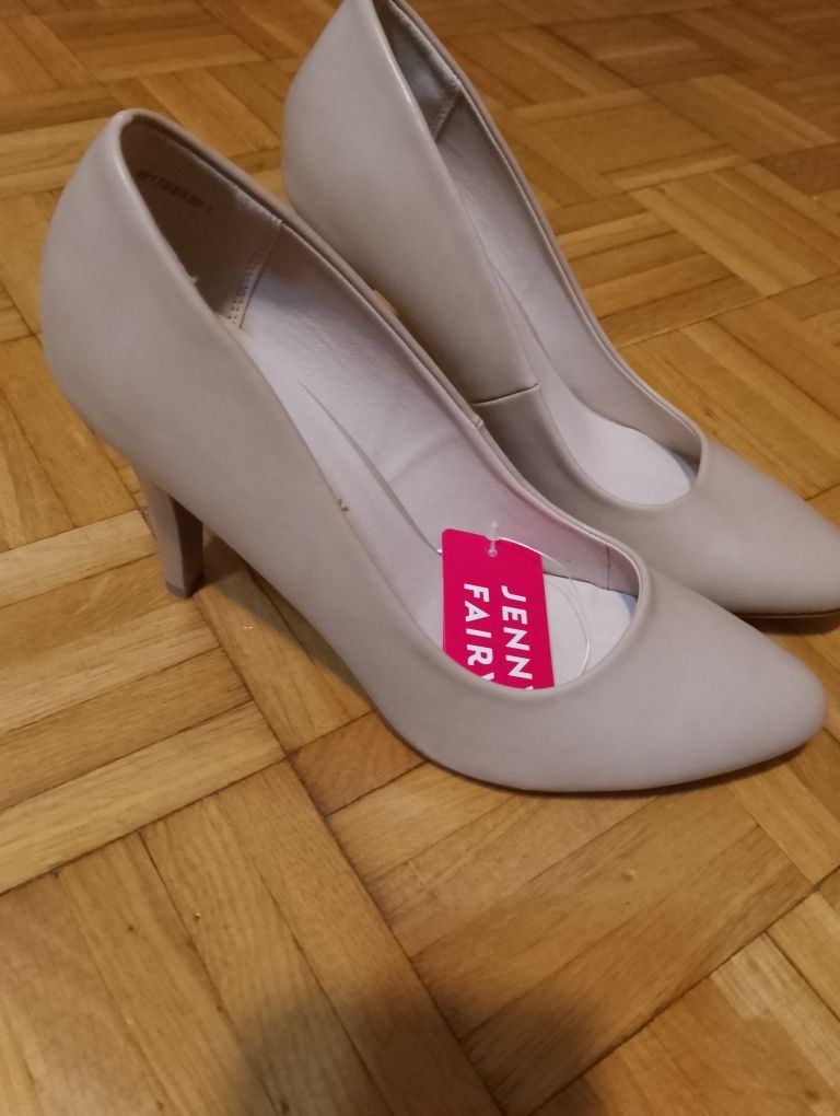 Buty na obcasie beżowe 38