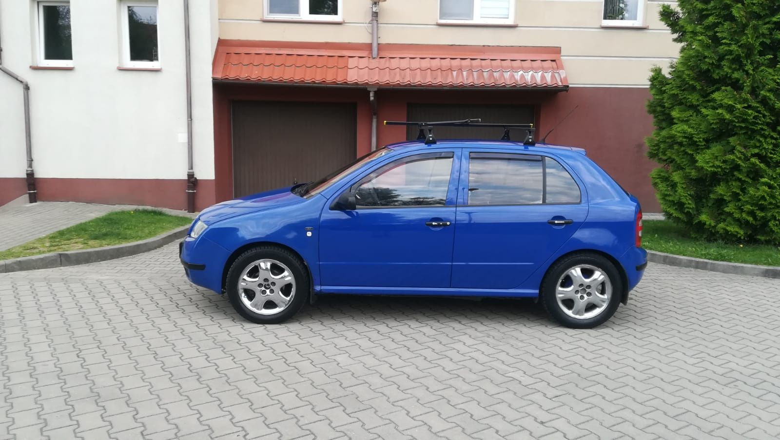 Sprzedam ładną Skodę fabie oszczędna benzyna .