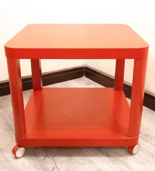 nowy stolik kawowy na kółkach ikea tingby , czerwony w opakowaniu