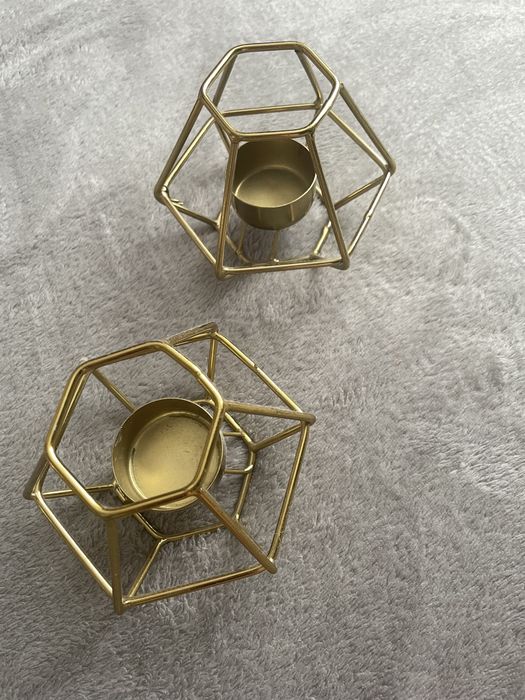 2 złote świeczniki H&M Home wesele dekoracja geometryczne boho