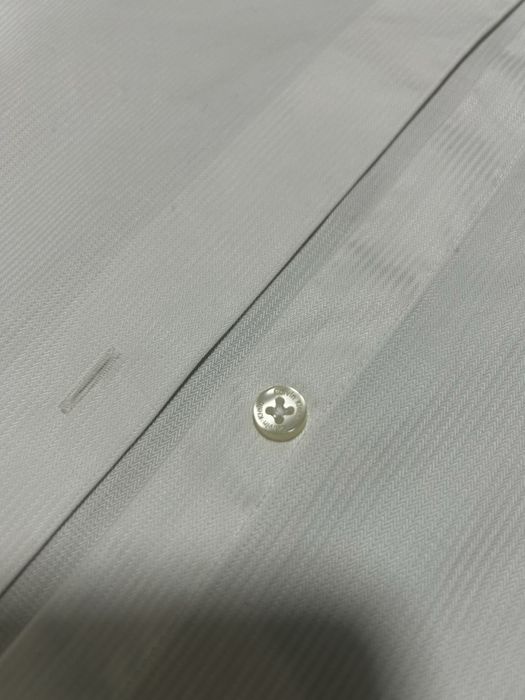 Продам чоловічу рубашку Calvin Klein