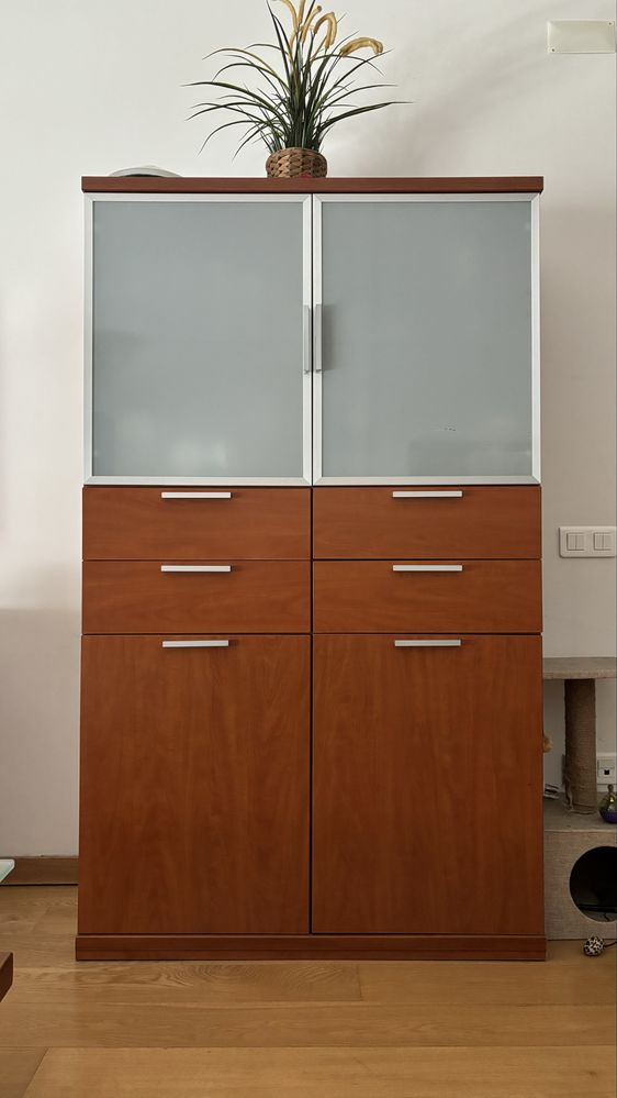 Vitrine em cerejeira