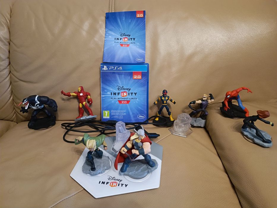 Disney Infinity 2.0 na PS4 + komplet figurek Marvela