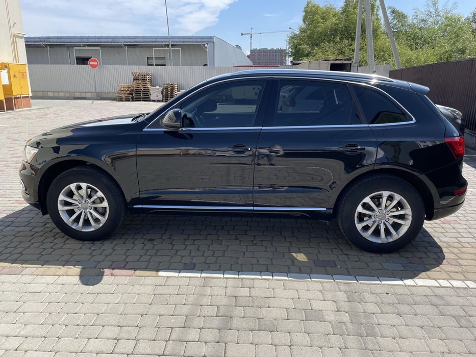 Надійний кросовер AudiQ5 2013