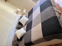 Quarto completo, cama tamanho Queen, com colchao, duas mesa penteadeir