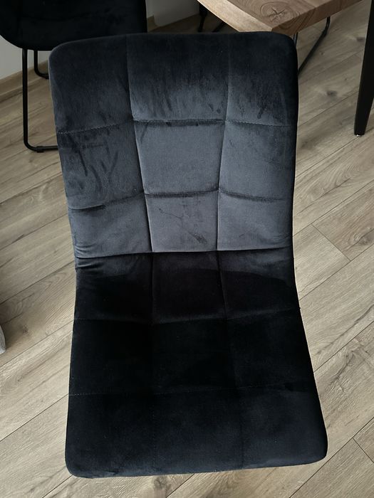 Czarne krzesła do jadalni