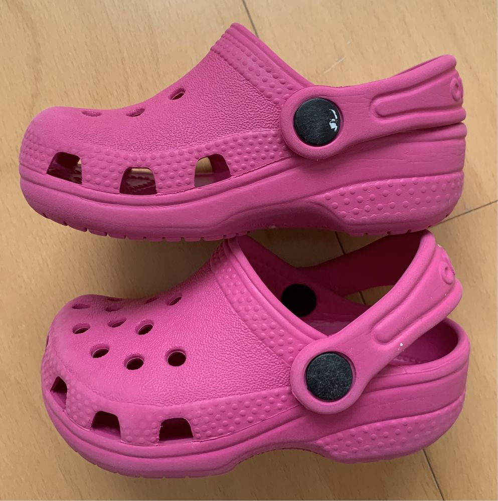 Vendo Crocs de criança