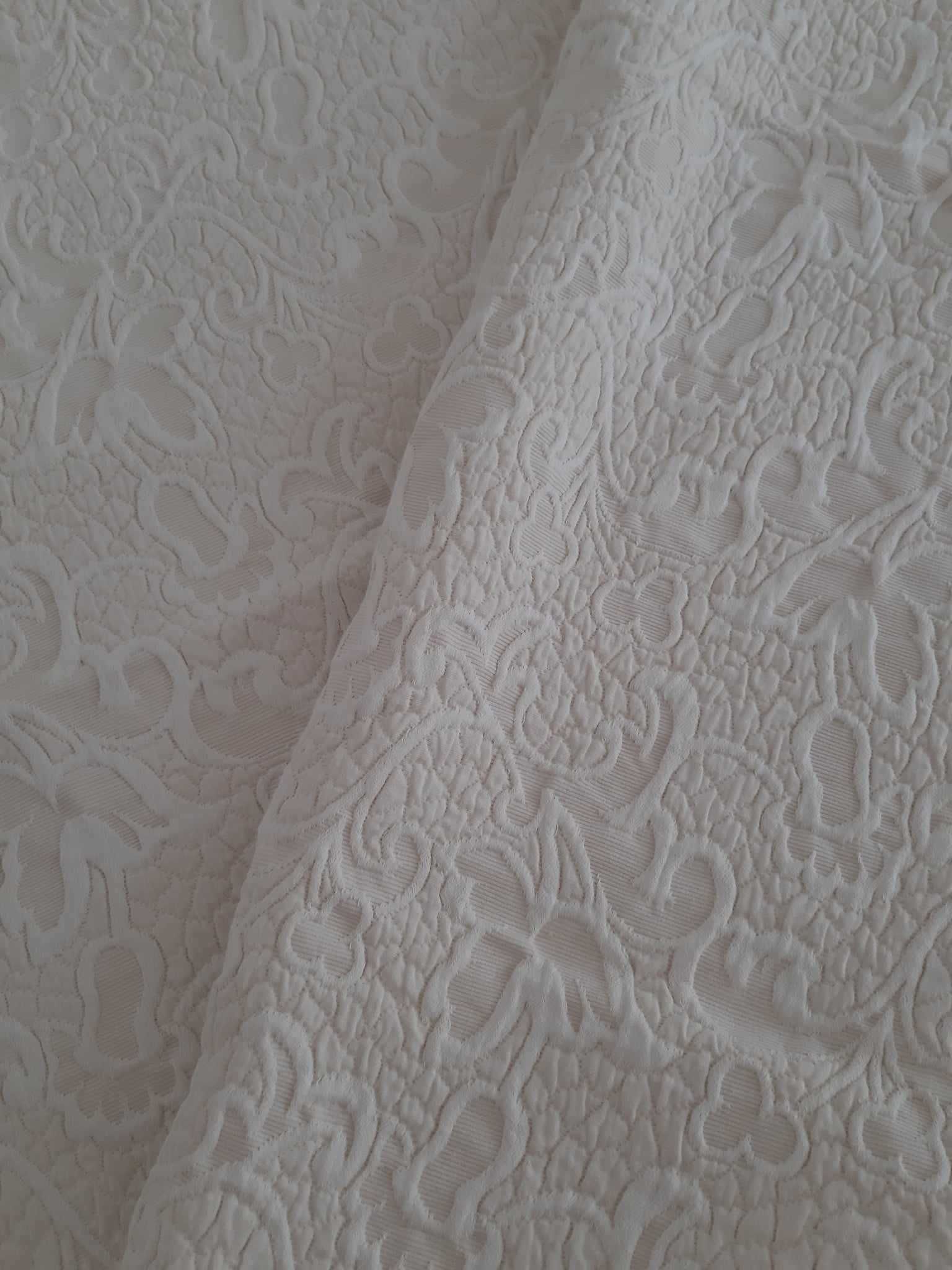 Piękna bawełniana narzuta z wytłaczanym wzorem 156x245 cm