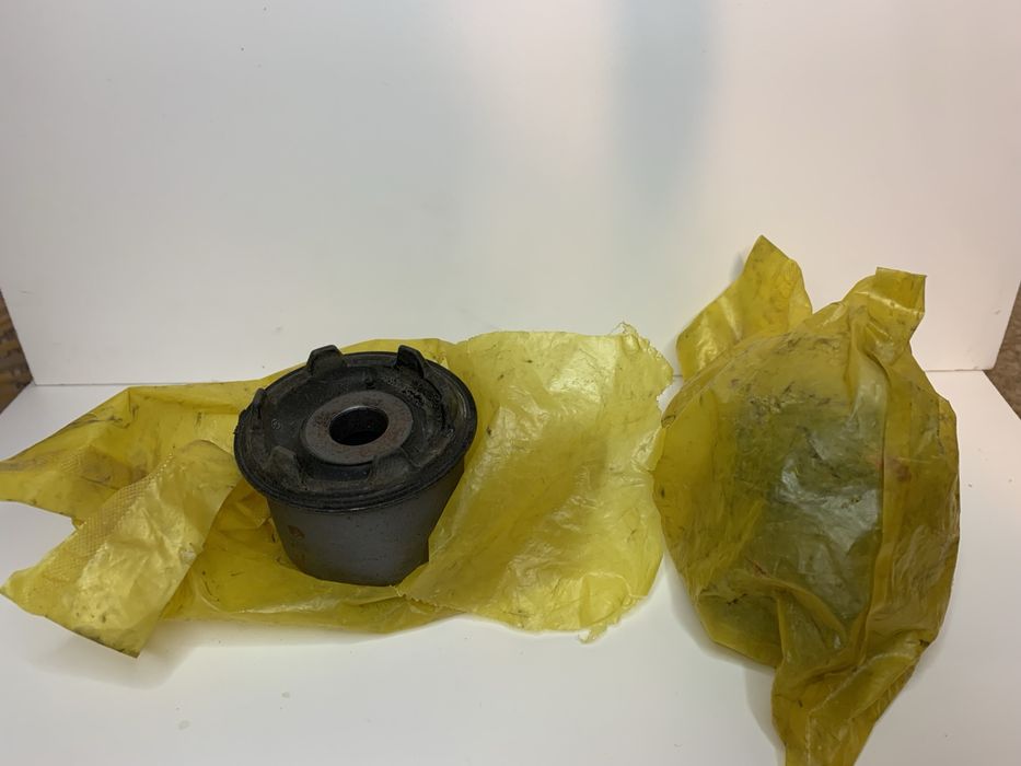 Продам нові Сайлентблоки підрамника Kia/Hyundai 624153A000