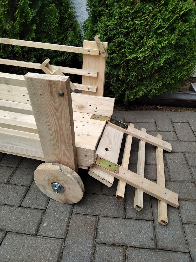 Drewniany wóz, wózek,przyczepka