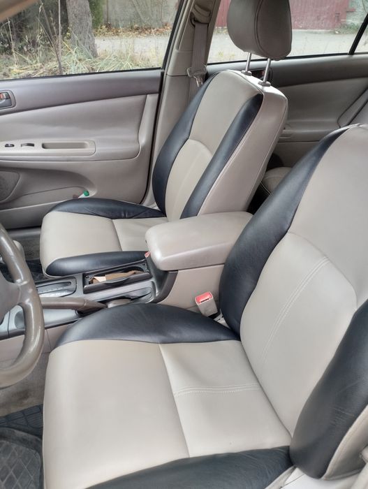 Продам автомобіль Toyota Camry