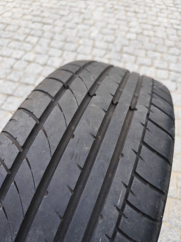 Pneu 205/55 R16 quase novo