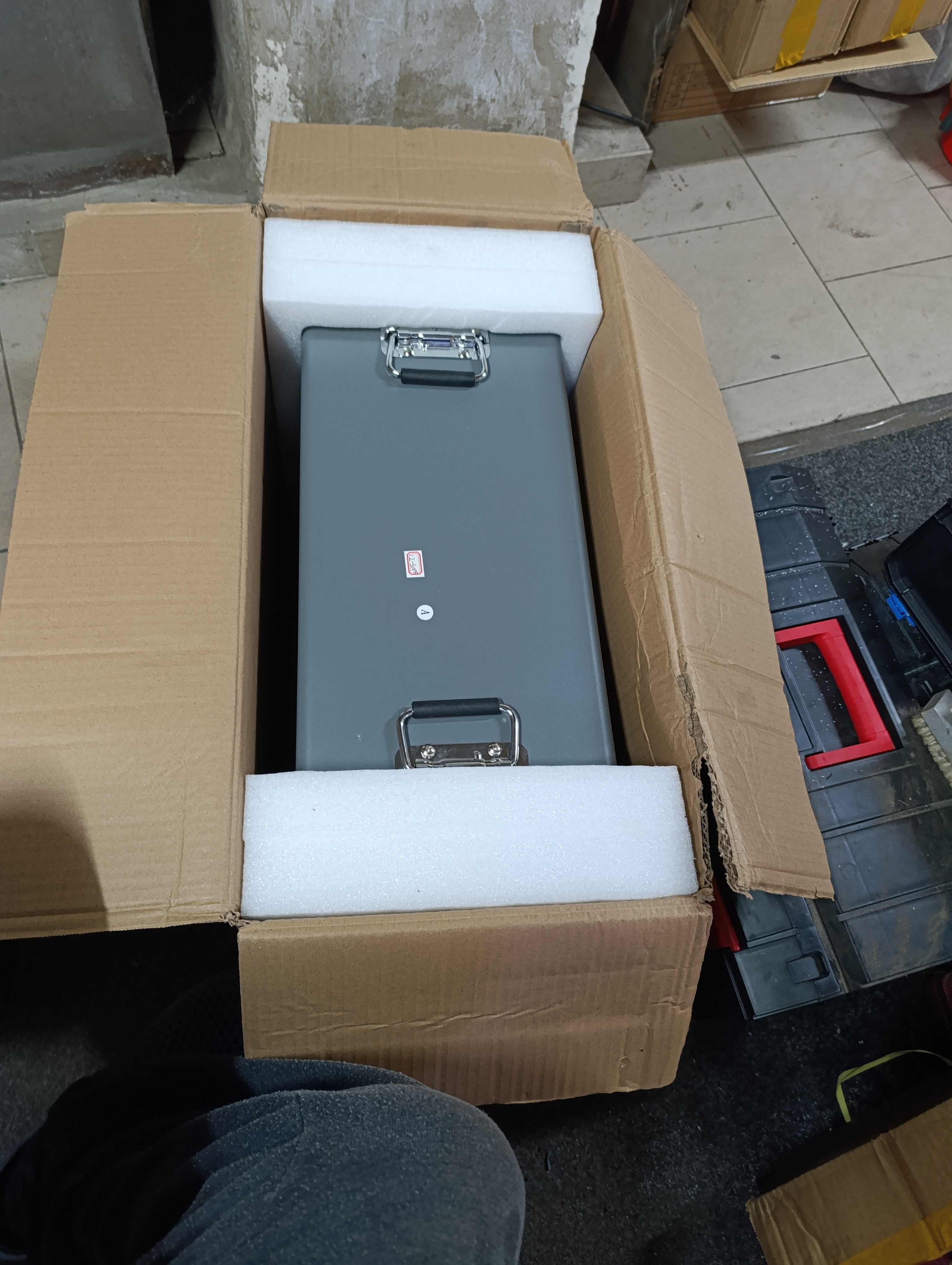 Інвертор на 12/24v в  в крутому корпусі на 6000W/3000W