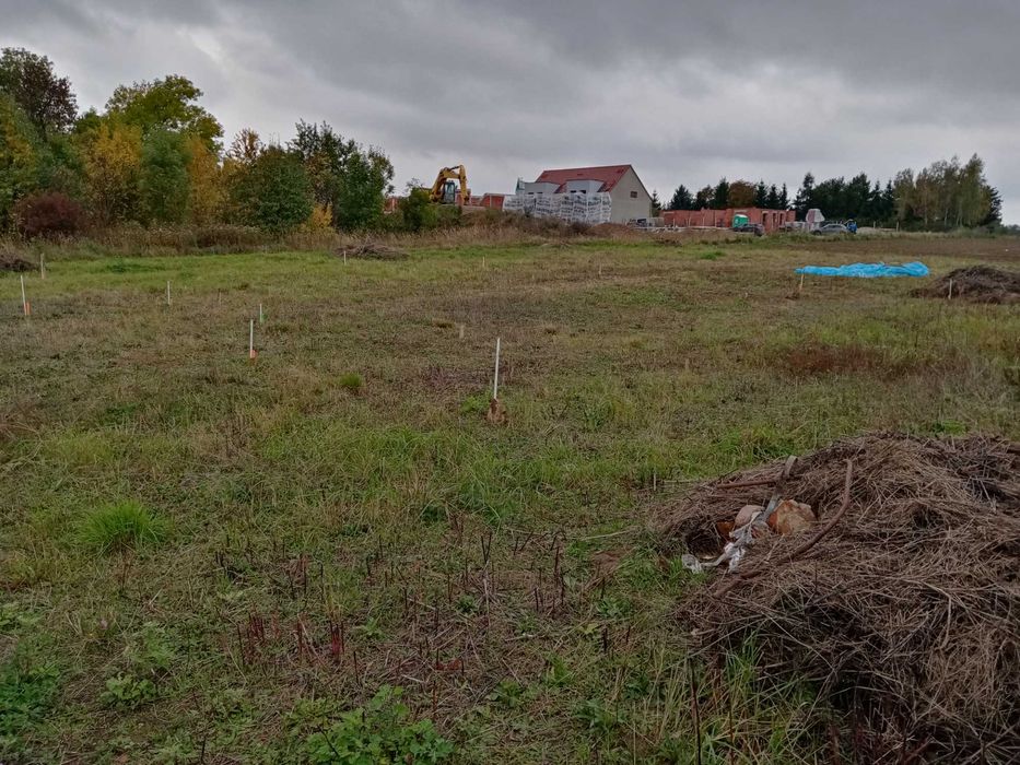 Sprzedam działkę budowlaną 10,5 [ar] w Zakrzycach koło Lutyni.