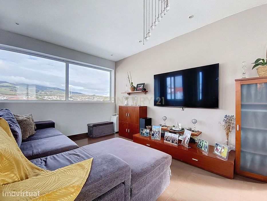 Casa com Vista Serra e Mar em Lagoa, Ilha de São Miguel