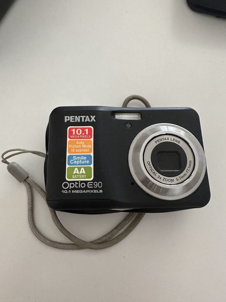 Компактний фотоапарат Pentax Optio E90