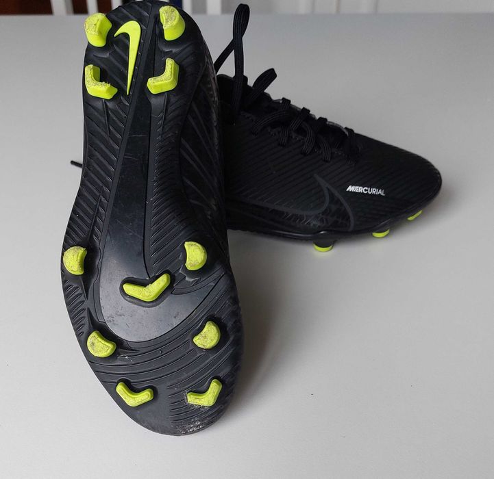 Chuteiras Nike, tamanho 33