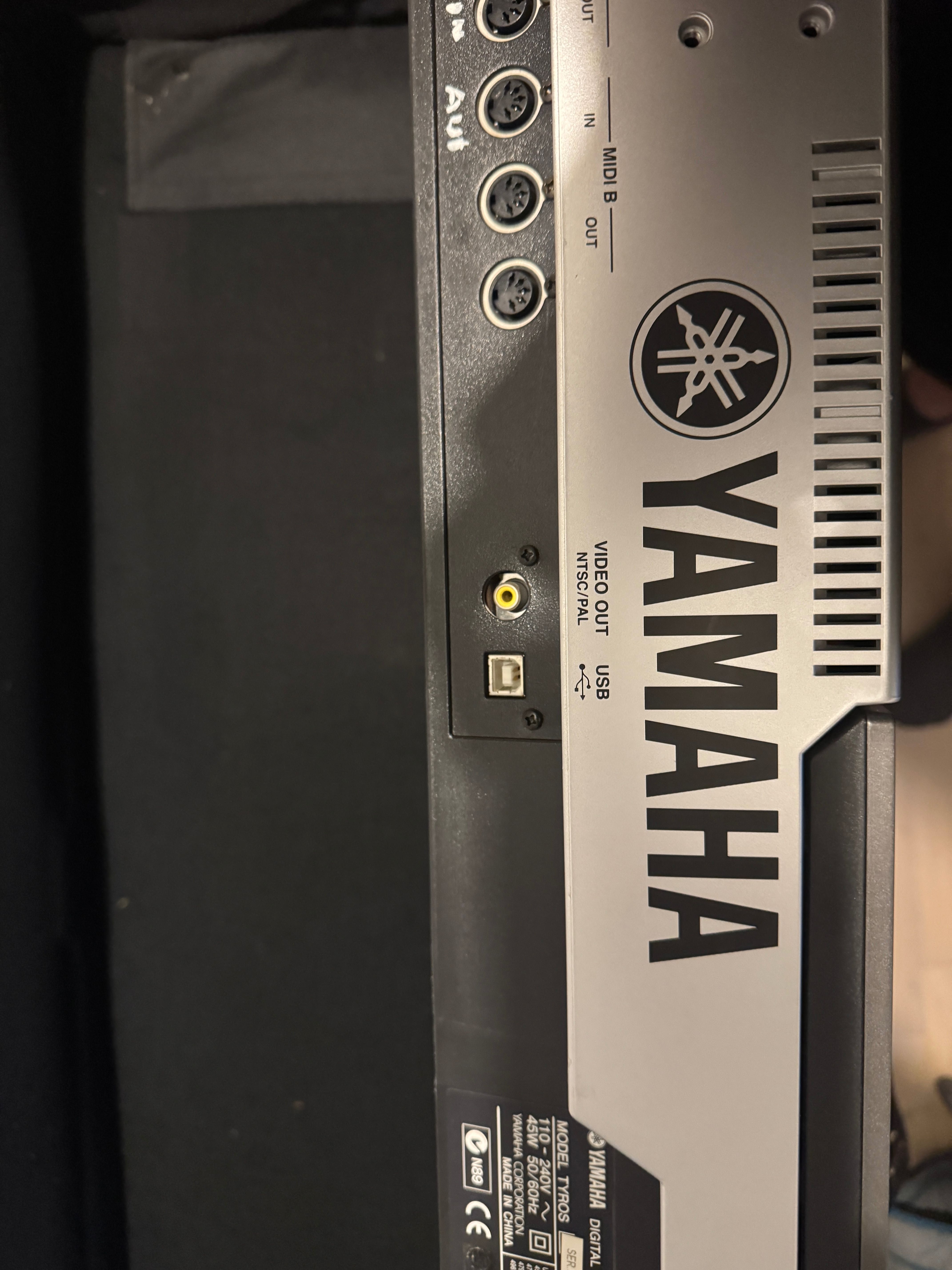 Piano Yamaha Tyros 1