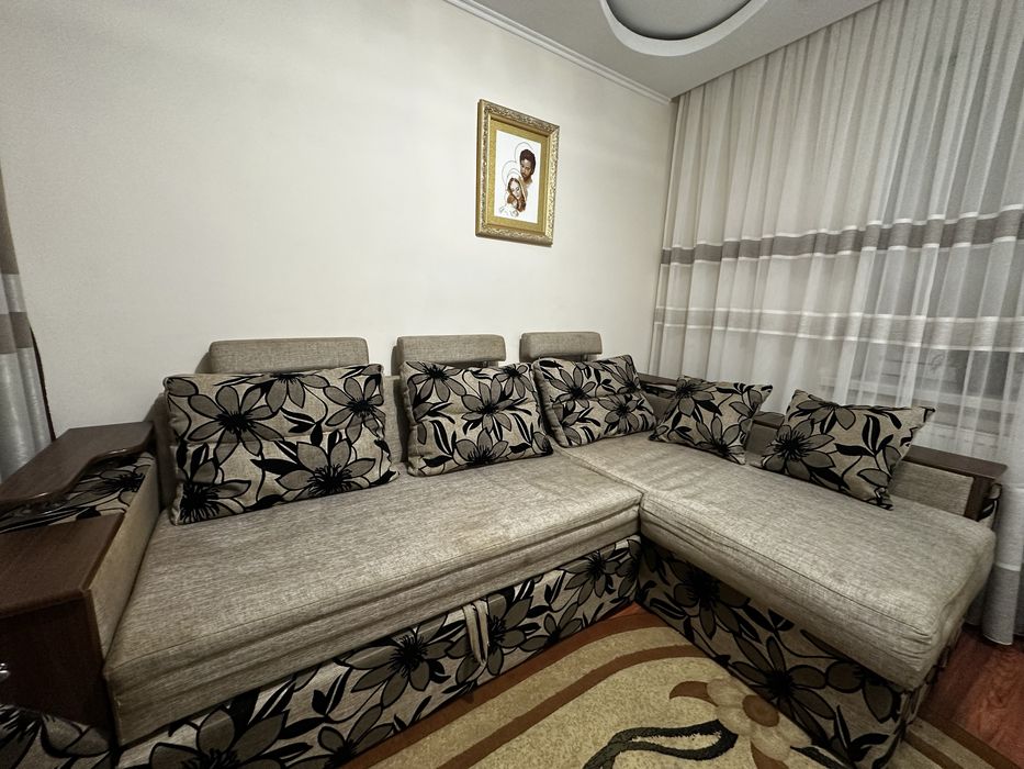 Кутовий диван в хорошому стані