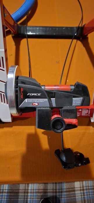 Trenażer rowerowy Elite Novo Force + opona