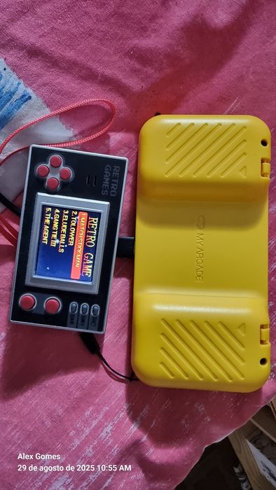 Porta Cartões da Calvin Klein,Bose auriculares e Capcom video game