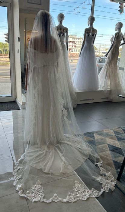 Długi welon 2.5m z koronką