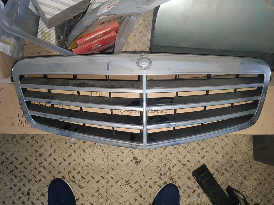 Grelha frontal Mercedes classe E 250