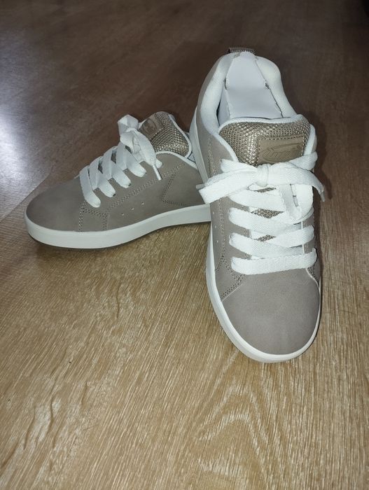 Крутезні кросівки (туфлі) від H&M для хлопчика (дівчинки), 37 розмір