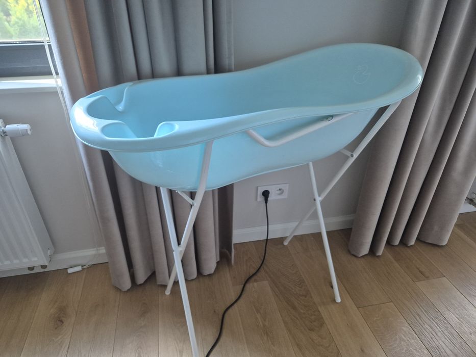 Wanienka dla niemowląt na stojaku