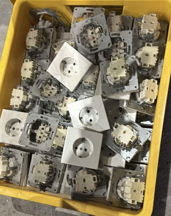 Gniazdka elektryczne ceramiczne – nowe, pojedyncze, bez uziemienia