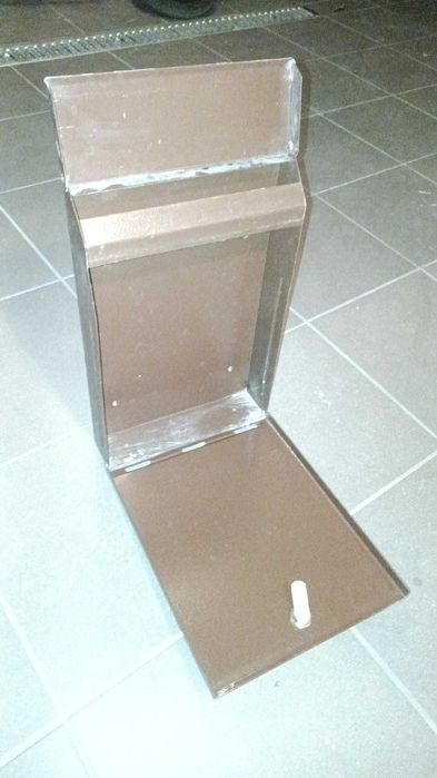 brązowa skrzynka pocztowa