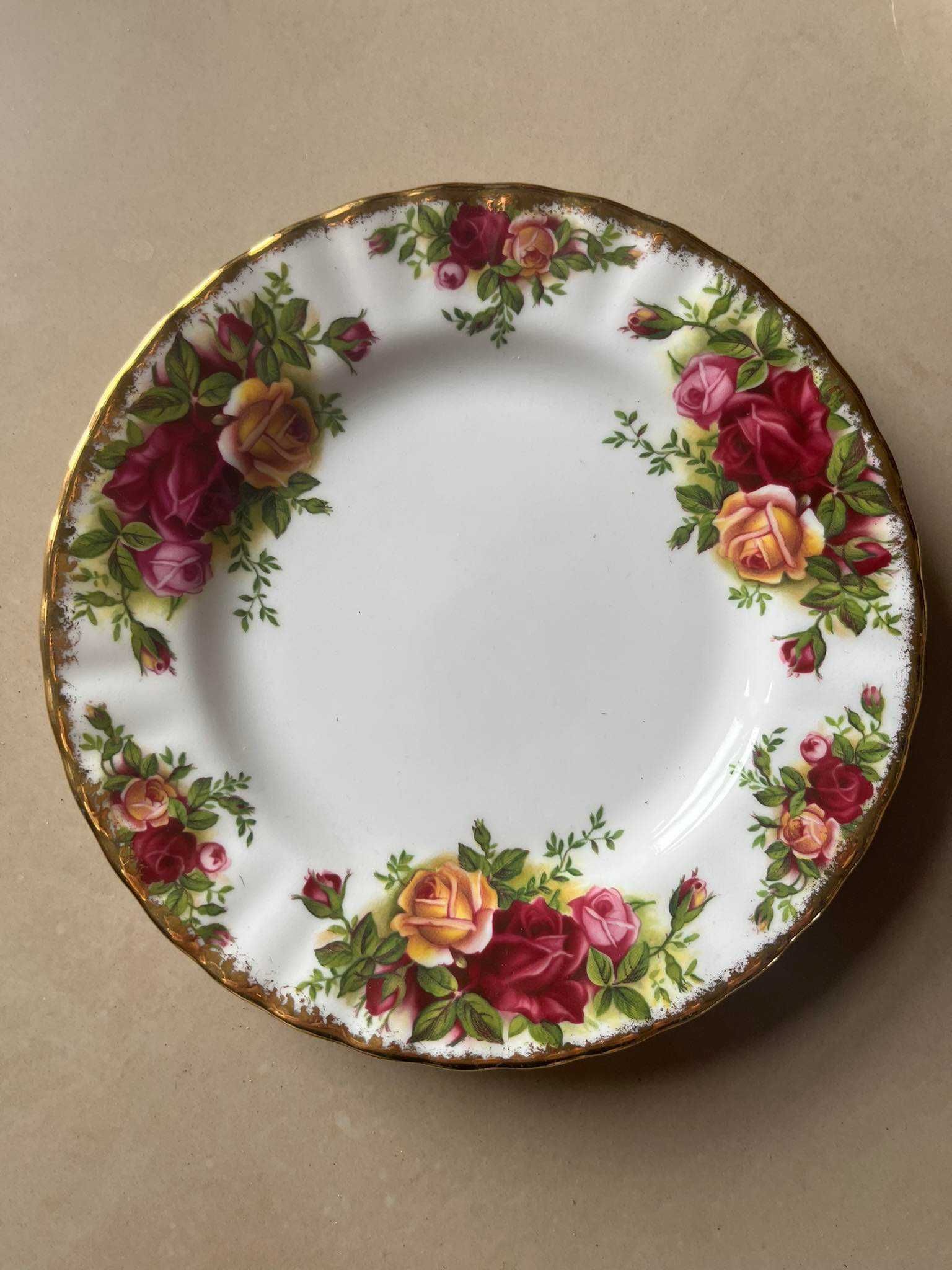 Filiżanka trio porcelana Royal Albert Old Country Roses