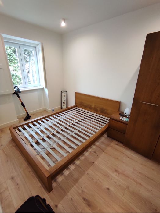 Cama de madeira IKEA