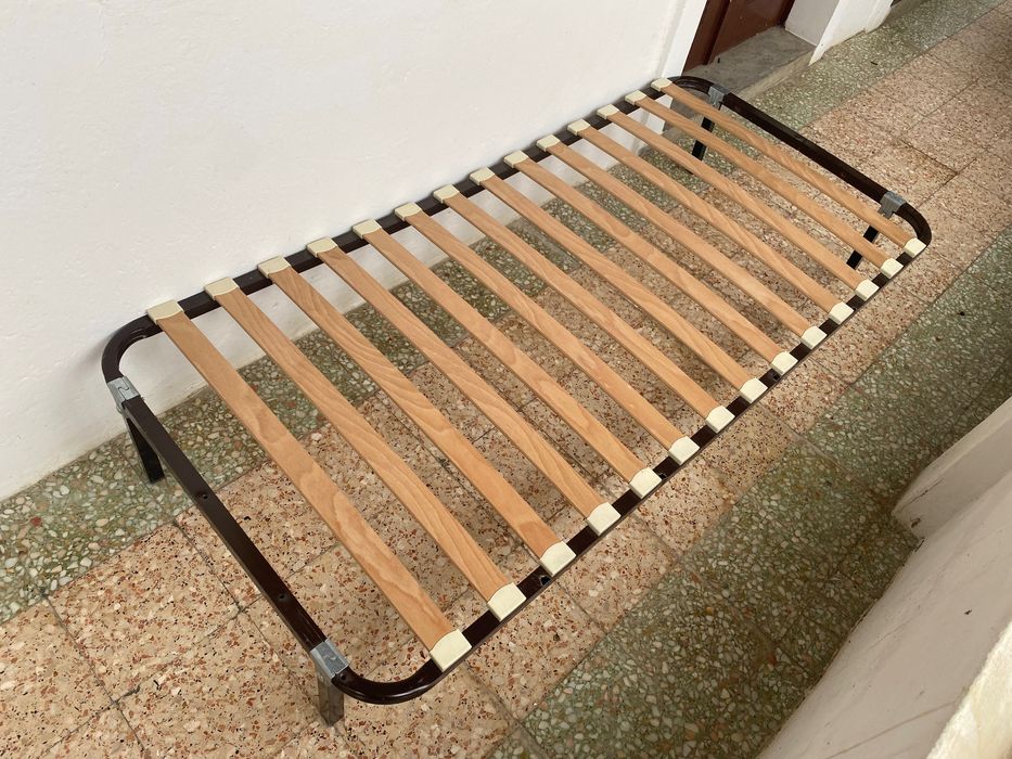 Vendo Estrado Colchão