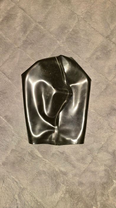 829/ Maska L lateks latex czarna performowane oczy dziurki bez ust