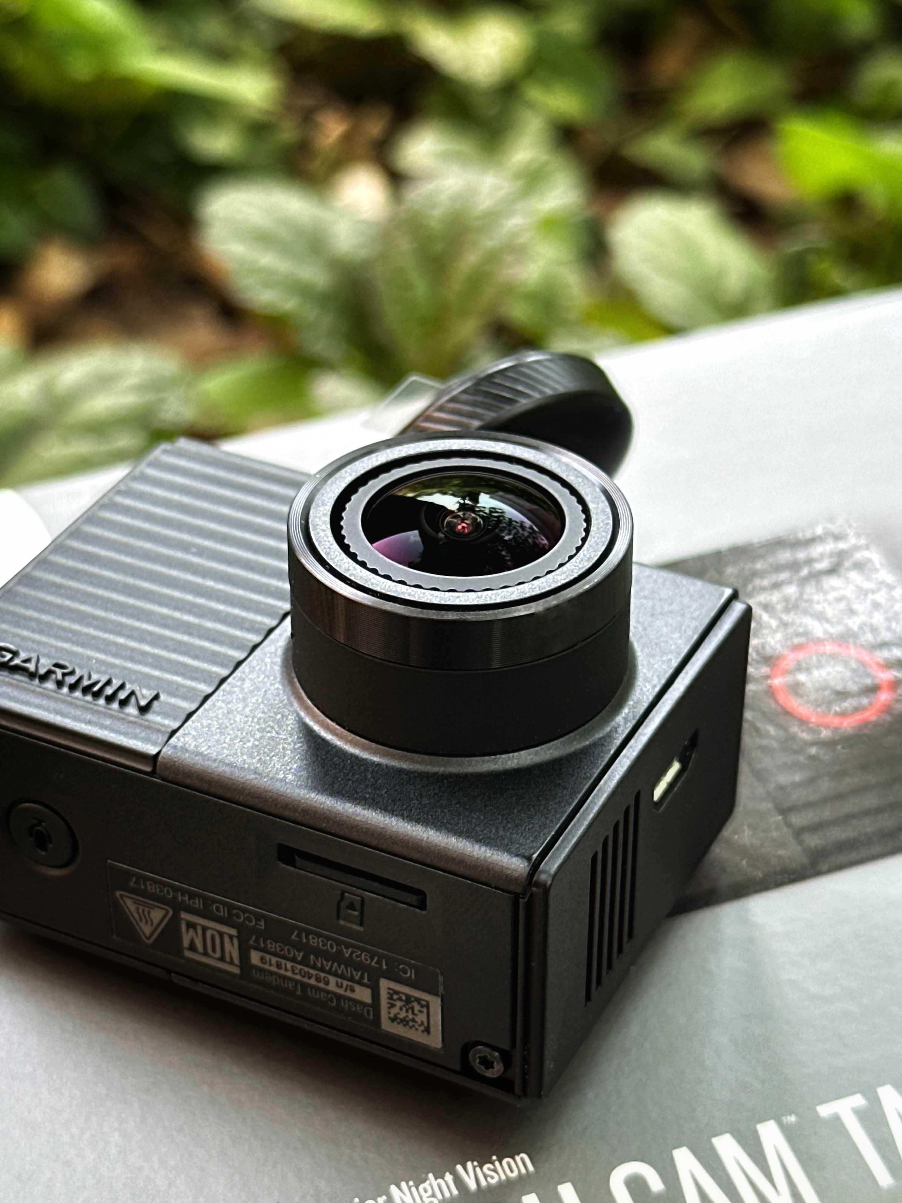 Новий відеореєстратор Garmin Dash Cam Tandem з офіційною гарантією