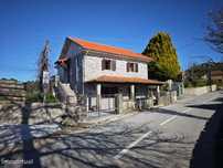 Casa de aldeia à venda na rua do Monte Castelo, 5