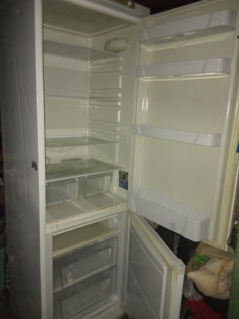 Двокамерный холодильник INDESIT NBS 18A